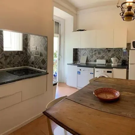 As A Local! Santos Historical 6 Bedroom Iii