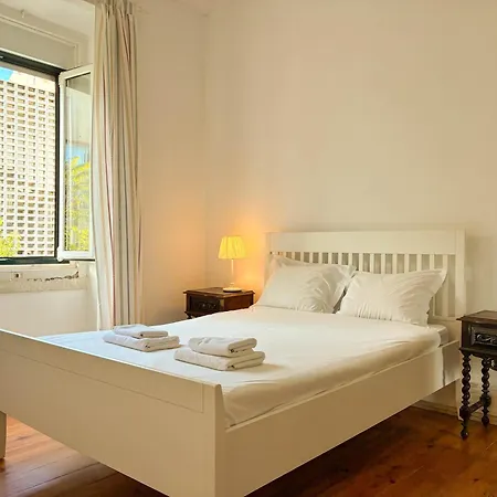 As A Local! Santos Historical 6 Bedroom Iii