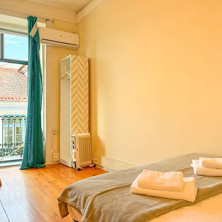 As A Local! Santos Historical 6 Bedroom Iii Lisbona