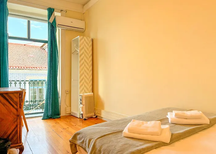 As A Local! Santos Historical 6 Bedroom Iii Lisbon
