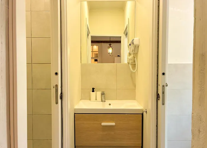 As A Local! Santos Historical 6 Bedroom Iii Lisbon