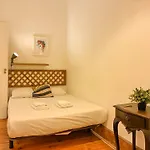 As A Local! Santos Historical 6 Bedroom Iii Appartamento Lisbona